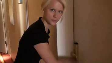 Adegan handjob dengan Julia Ann seks tupah yang cantik dari Tonight's Girlfriend