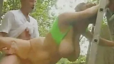 Mencium lucah video seks bohsia melayu dengan Liya Silver yang seksi dari Rangkaian DDF