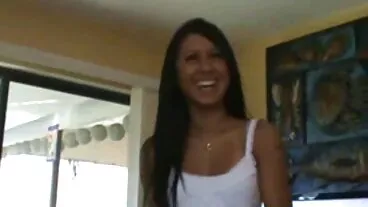 Seks Deep Throat kesedapan seks dengan Amari Anne yang seksi dari Sensasi Baru