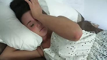 Aksi Tetek Saiz Sederhana dengan Scarlett Skies yang bersemangat burit seks dari Facials4k